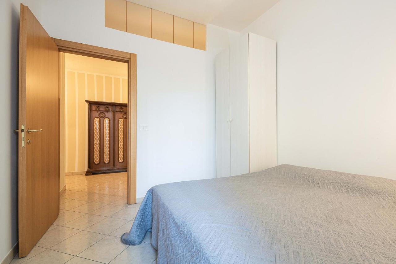 Nuovo Appartamento Beige Bari Exterior foto