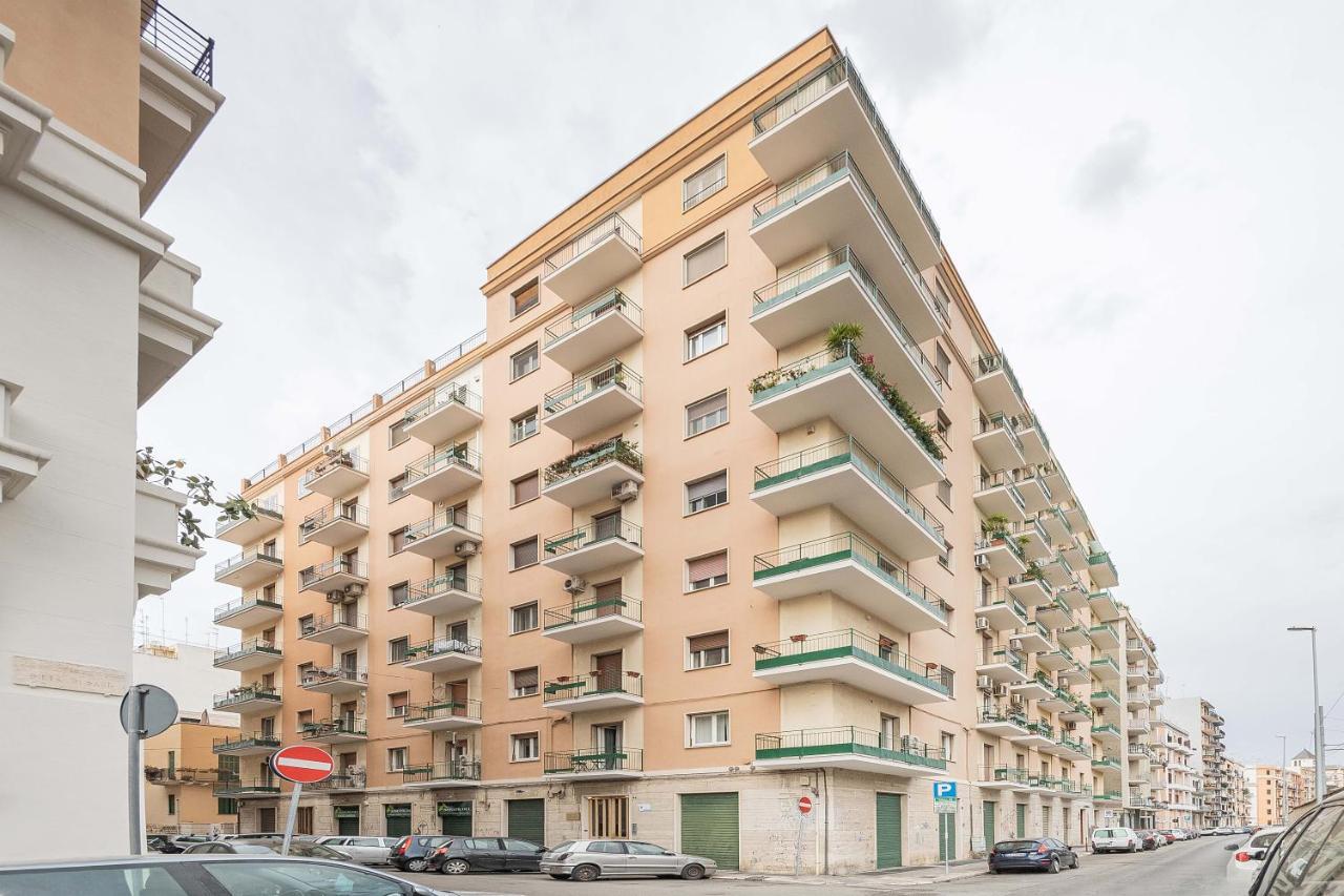 Nuovo Appartamento Beige Bari Exterior foto